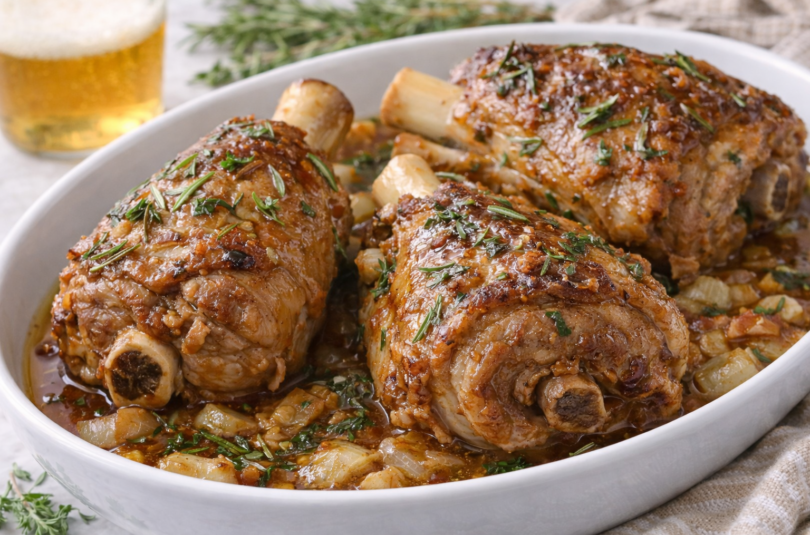 Stinco di maiale alla birra e aromi